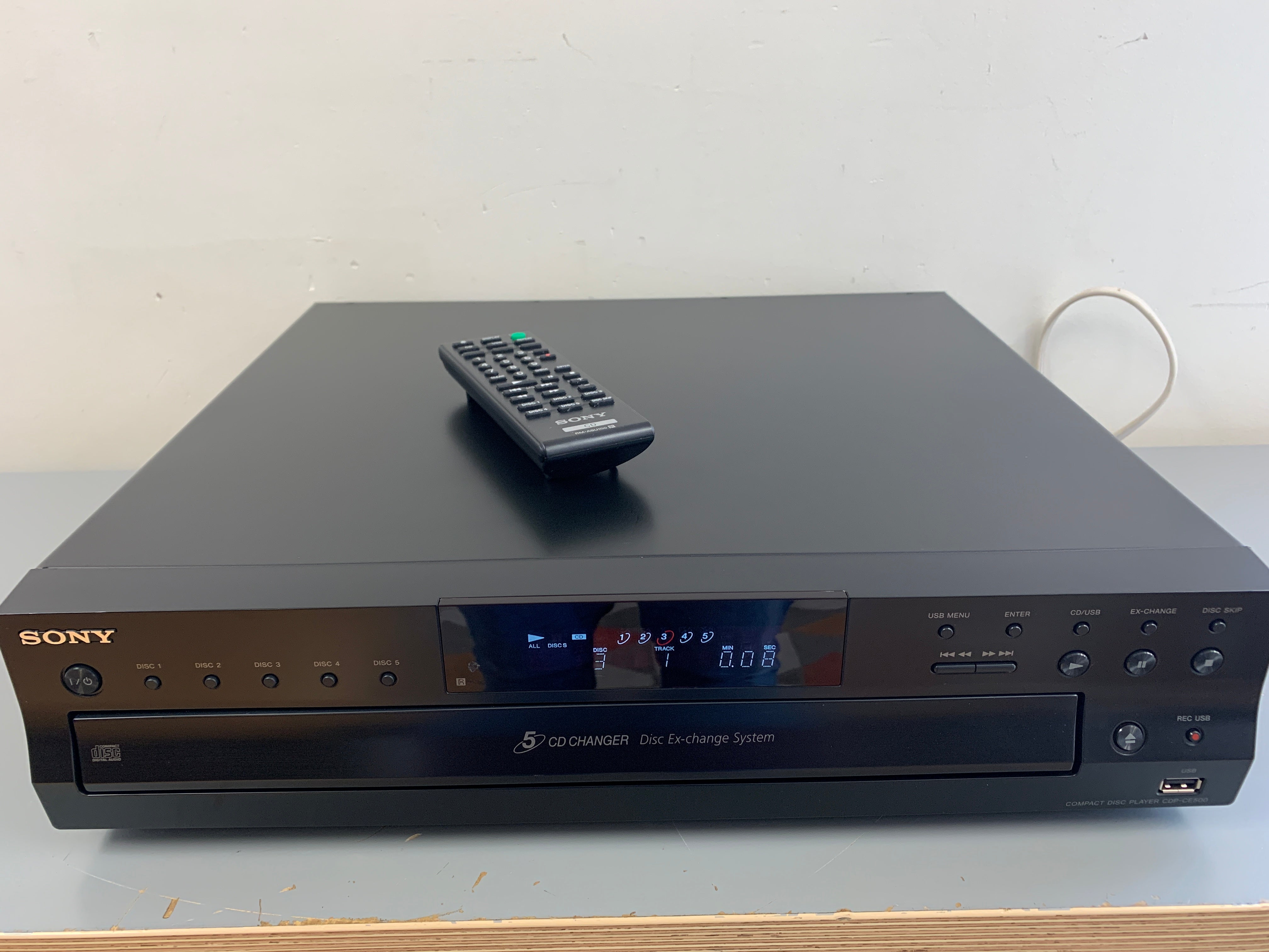 Sony CDP-CE500 Five CD store Disc Exchange System With USB Record No Remote WORKS