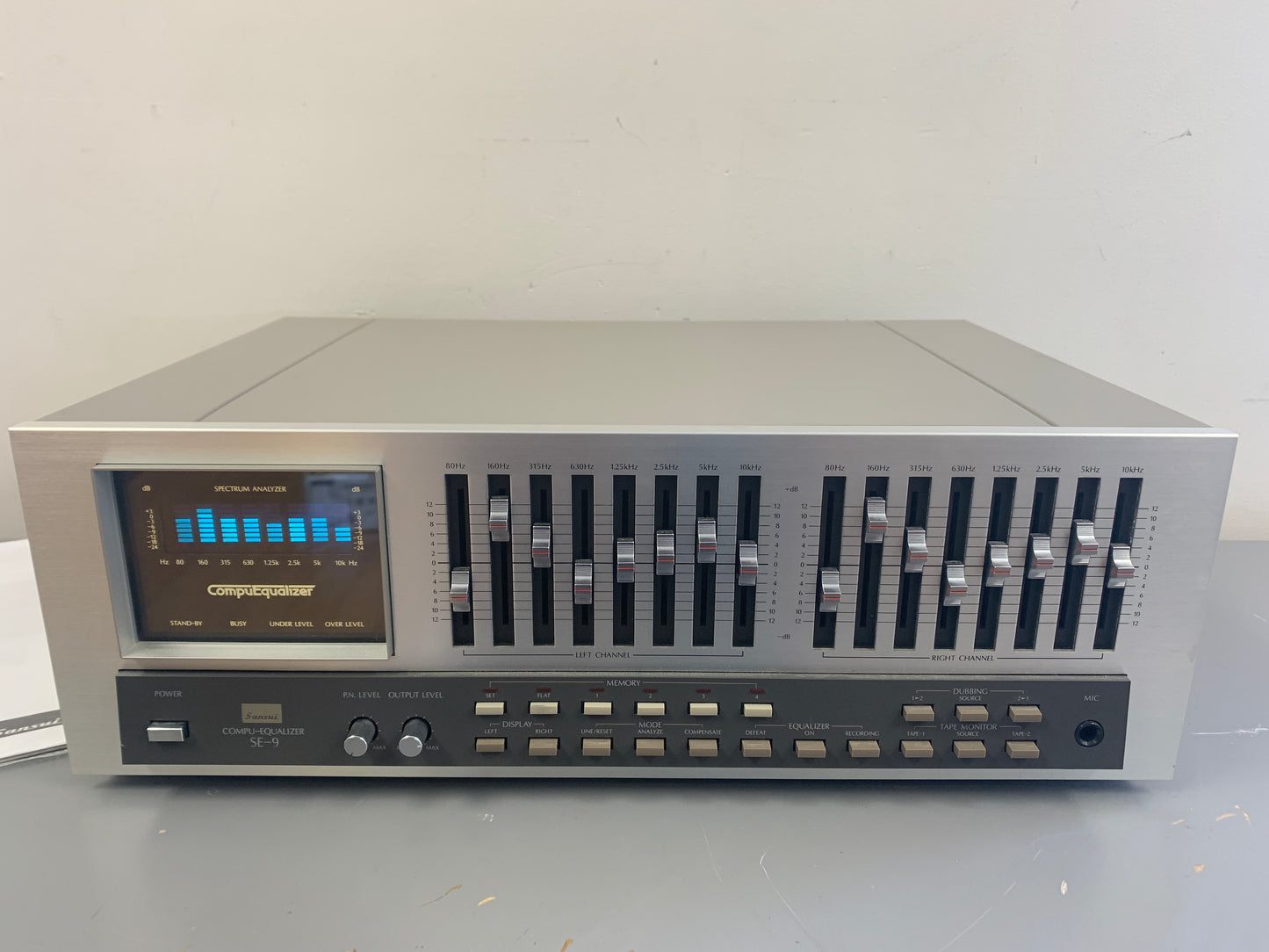 Sansui SE-9 Graphic Equalizer and Spectrum Analyzer * Technics RP-3800E Microphone