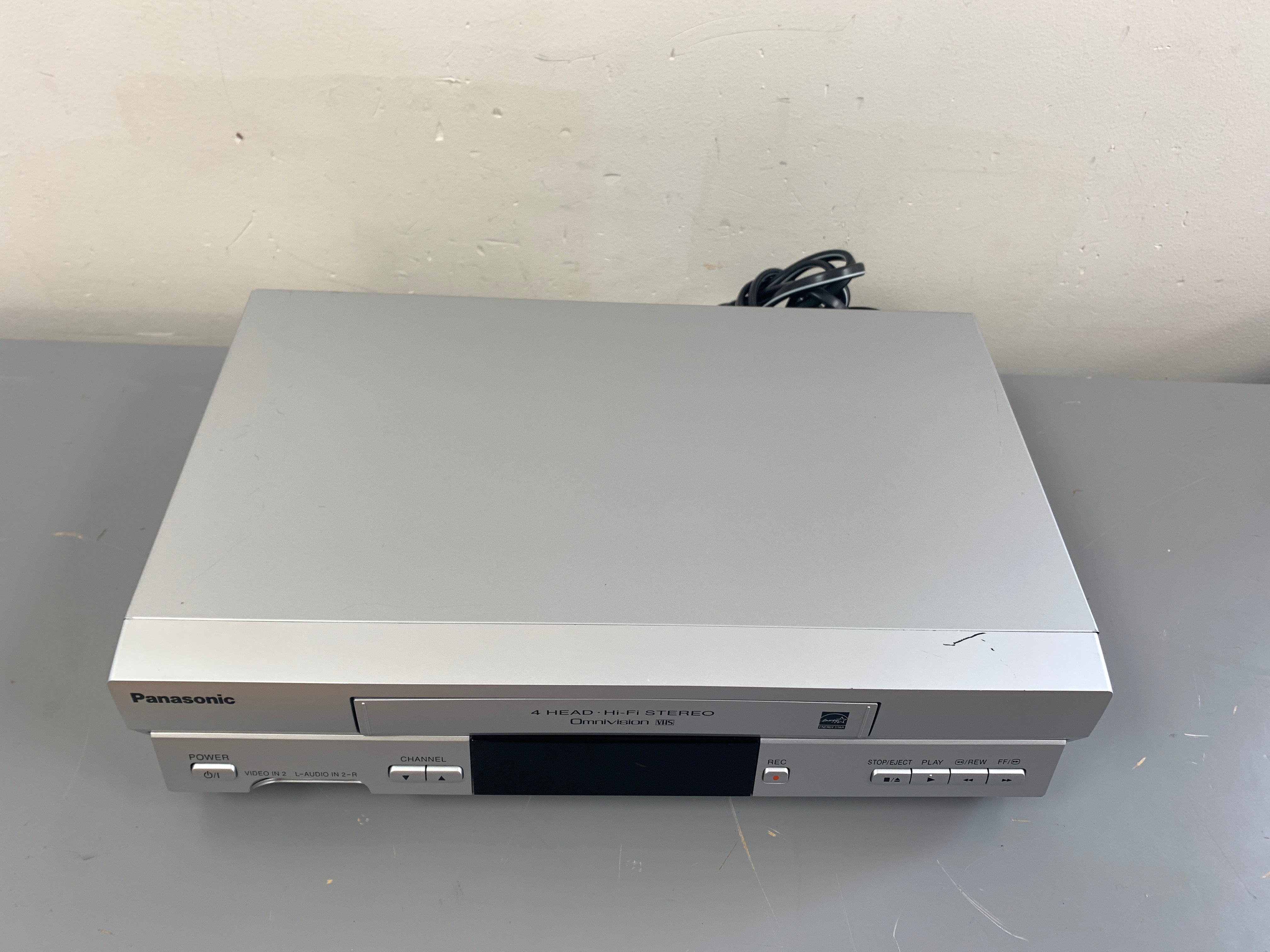 Panasonic pv-v4525s vhs hifi player with universal control & online av cable