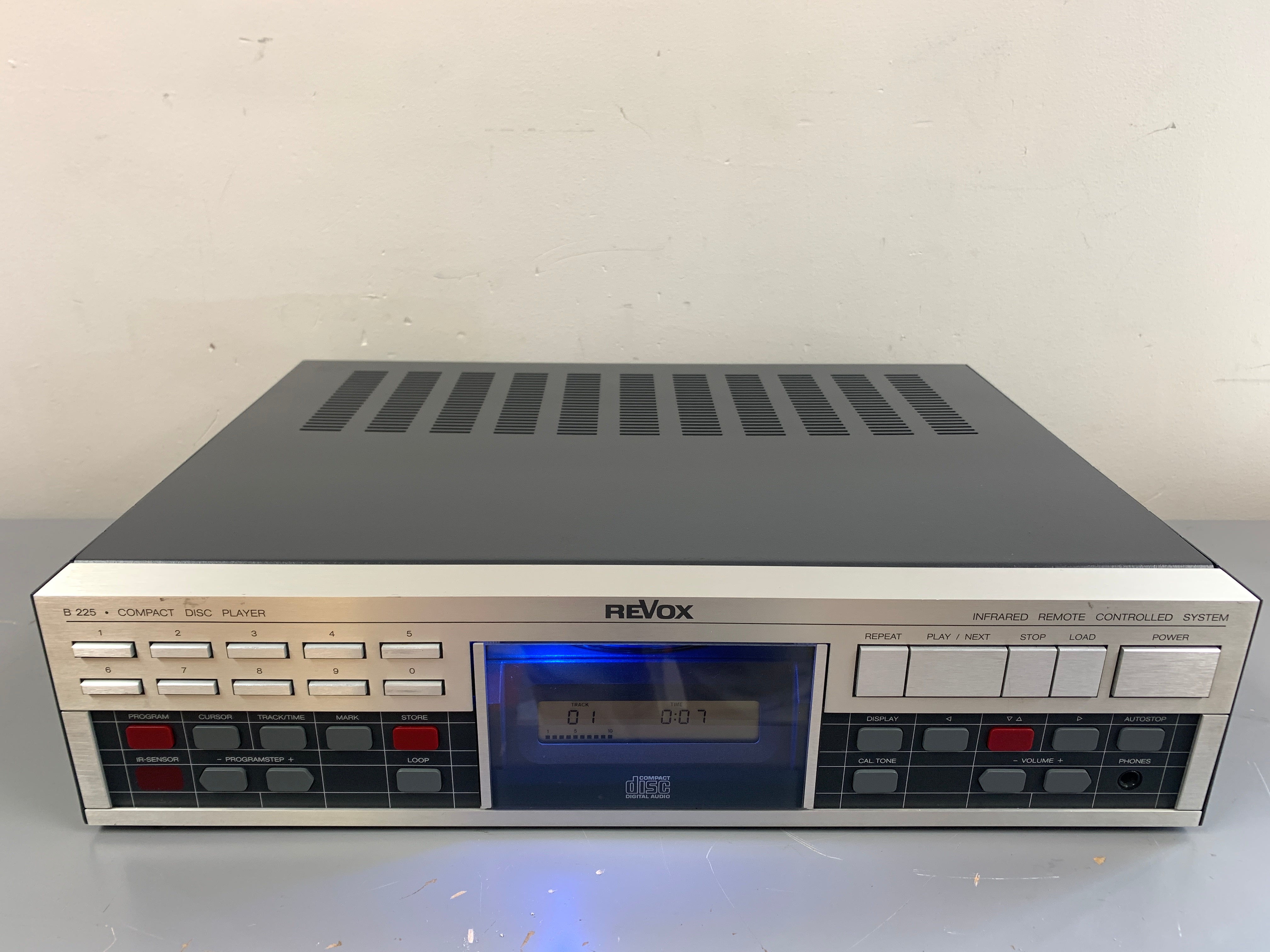 Revox B225 Single CD Player * FULLY Recapped ! * $100 Flat USA Shippin –  The Turntable Store