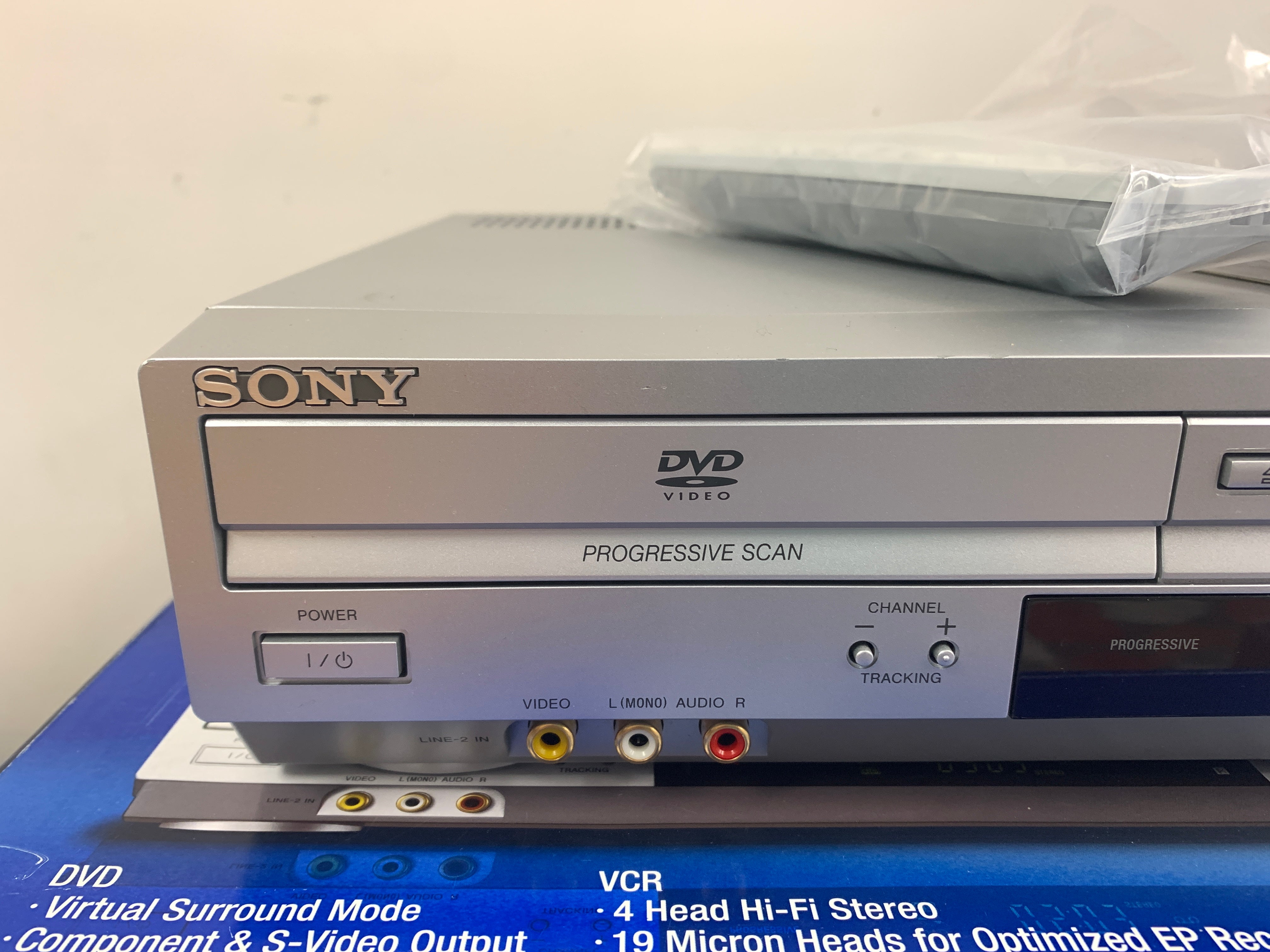 Sony SLVD370P DVD/VCR Progressive Scan Combo Player top with Remote Brand New