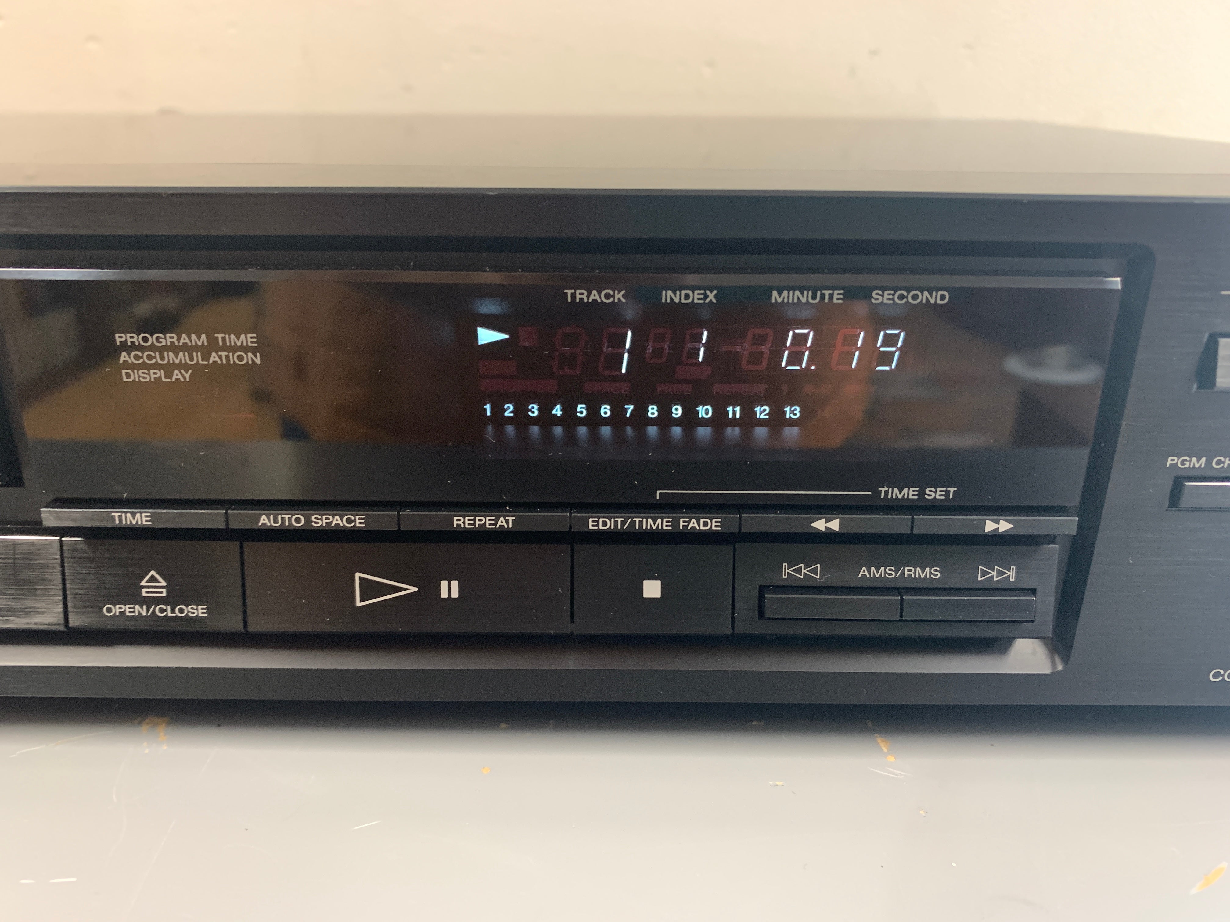 SONY CDP-CX240 CD PLAYER outlet WITH CABLES AND KEYBOARD