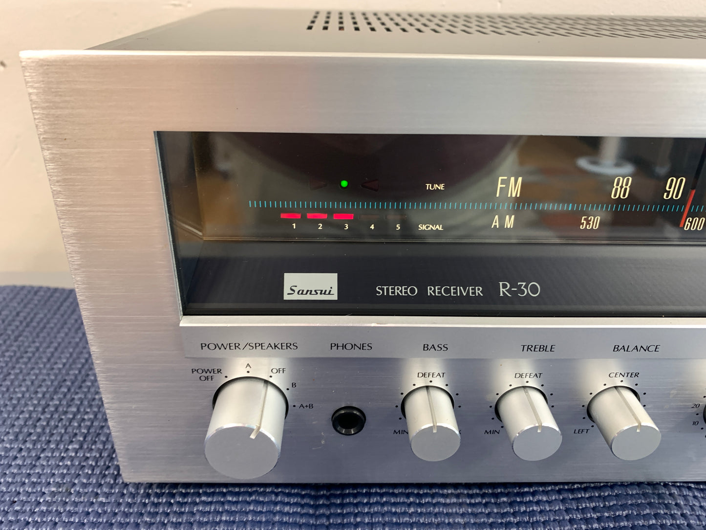 Sansui R-30 Stereo Receiver * 25W RMS * 1980