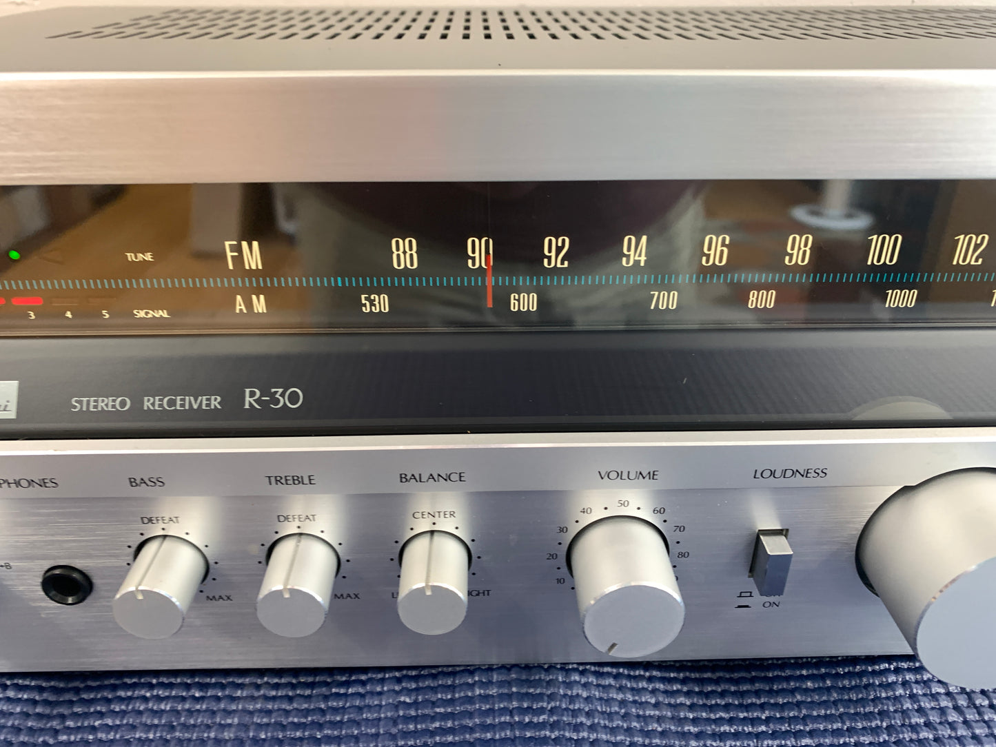 Sansui R-30 Stereo Receiver * 25W RMS * 1980