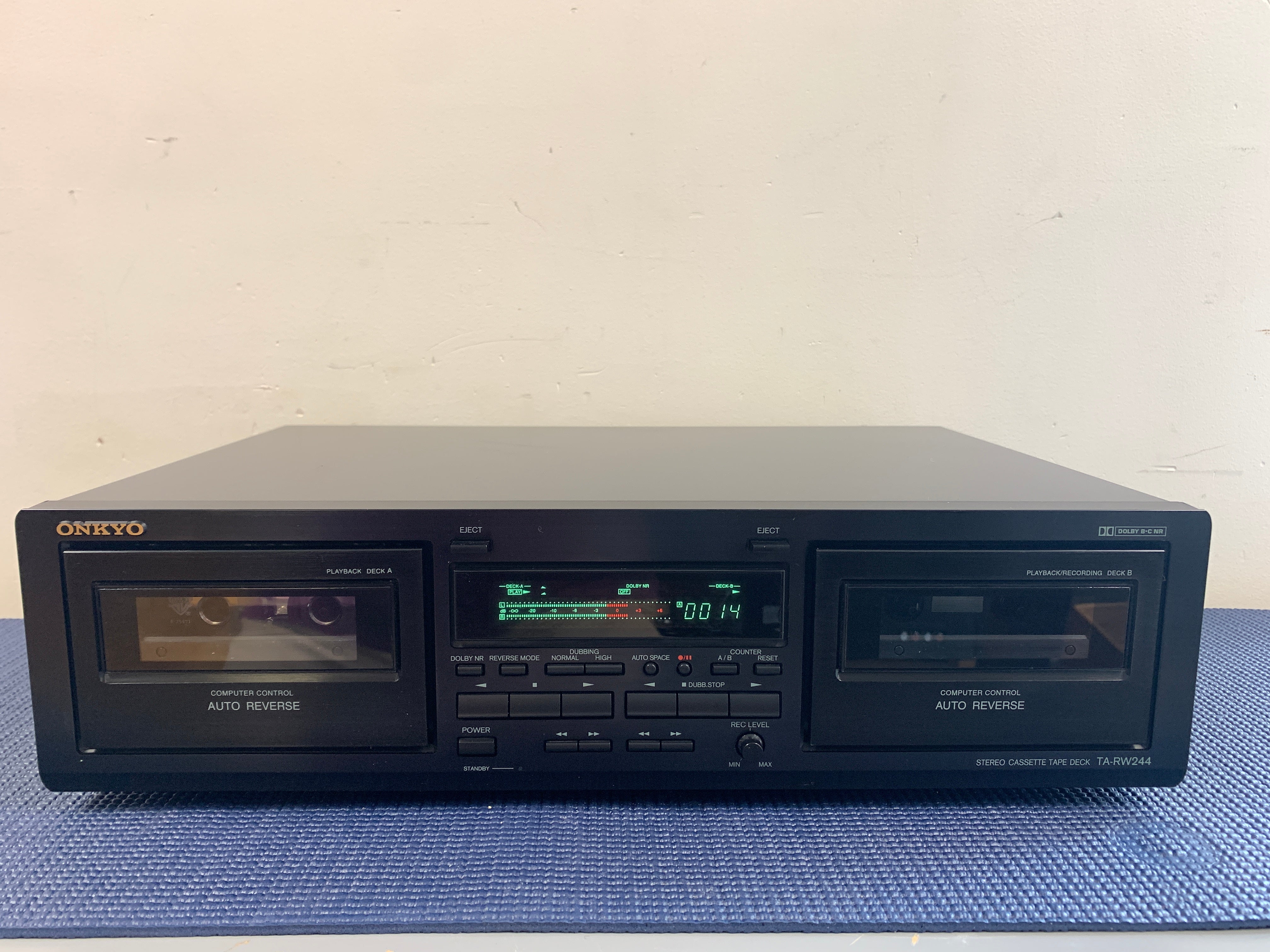 Onkyo offers TA-RW344(B) cassette player