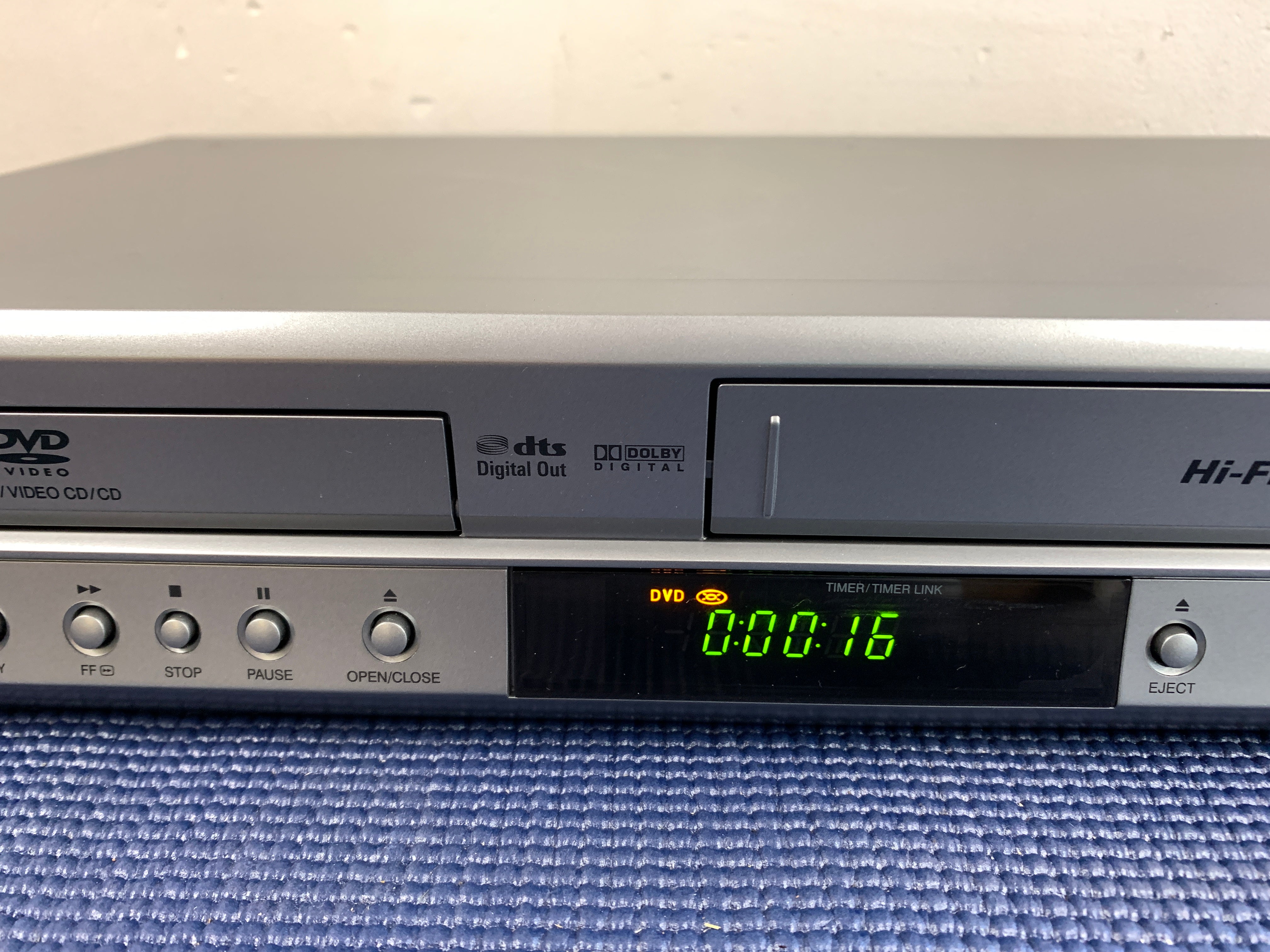 JVC DVD /VHS Recorder Combo deals Player