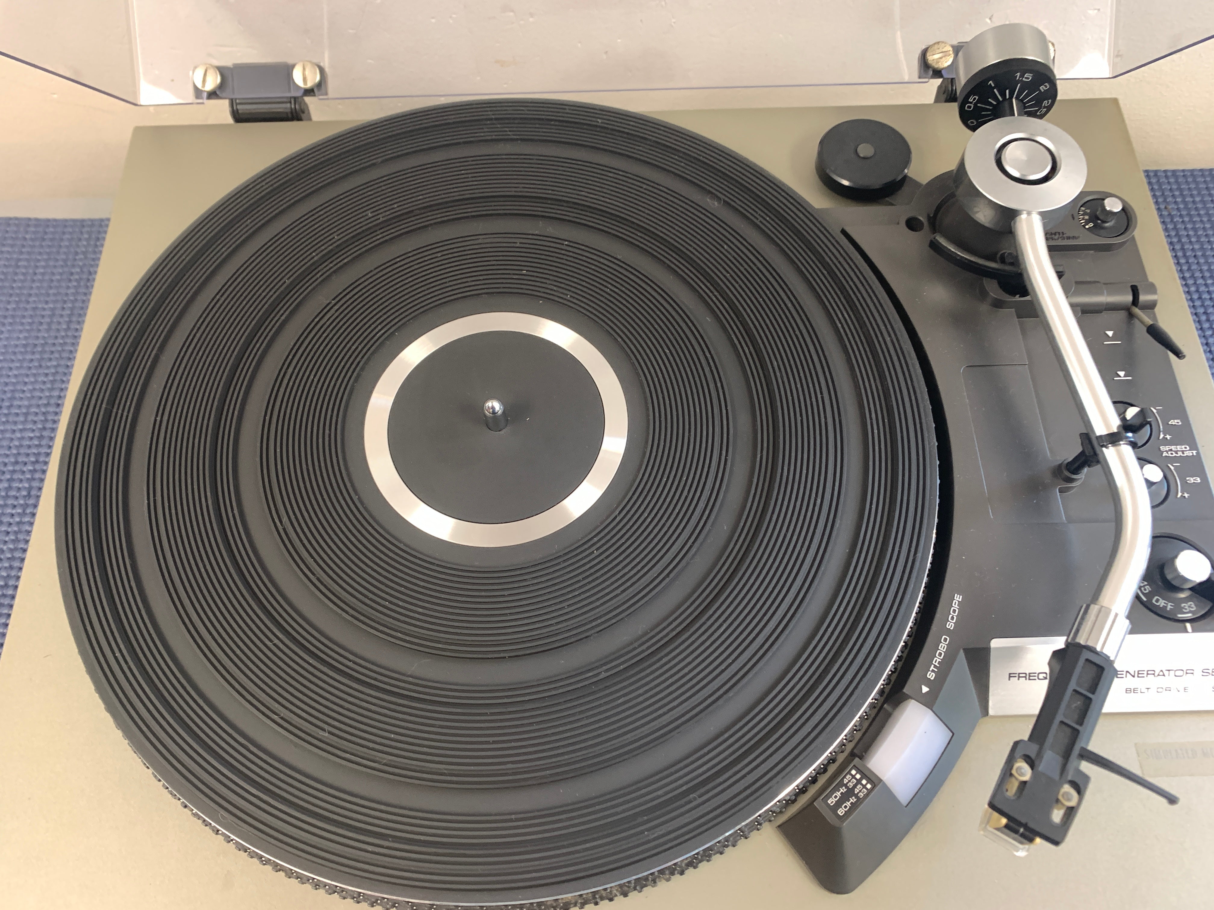 Technics popular SL-23 belt drive auto return turntable