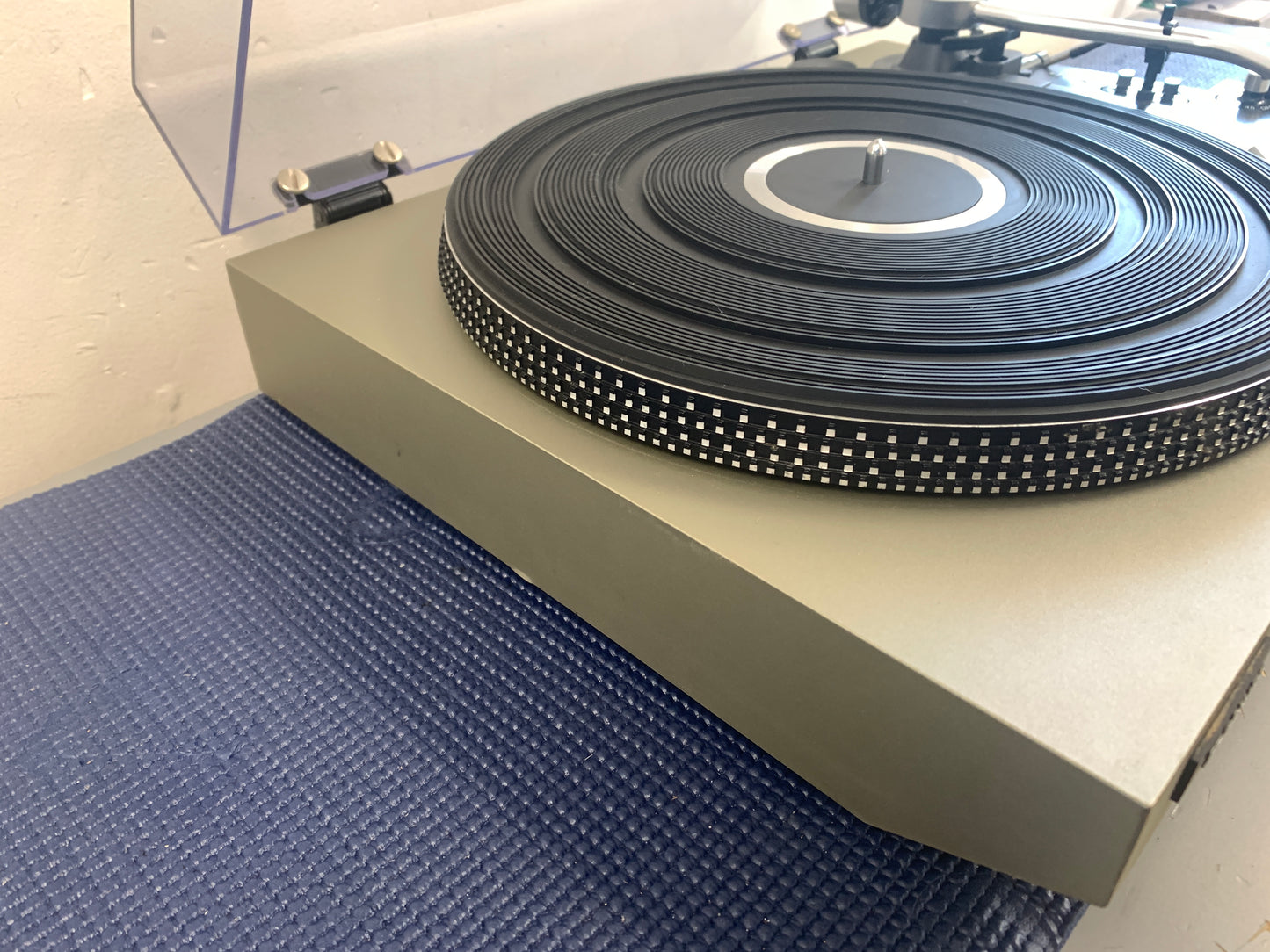 Technics SL-23 Belt Drive Turntable