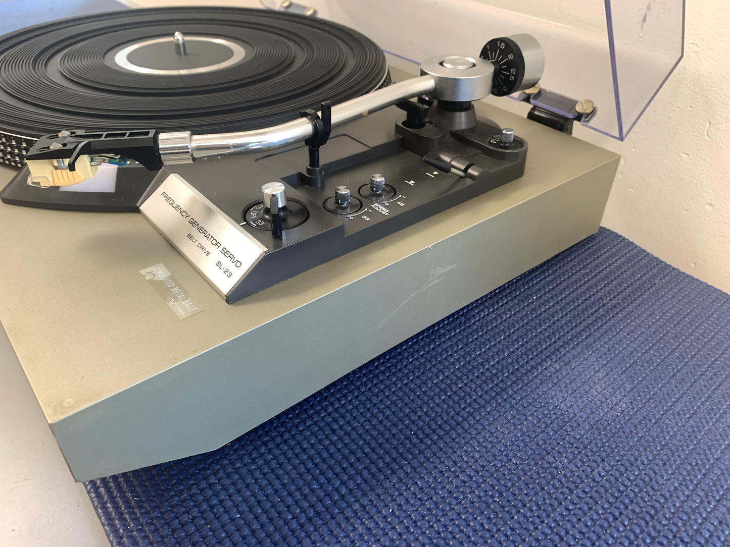 Technics SL-23 Belt Drive Turntable