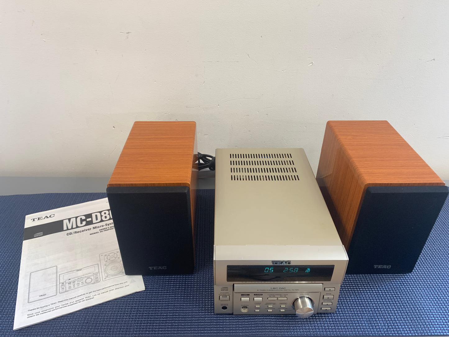 Teac MC-D80 * AM/FM/CD Mini Receiver * Speakers * Phono Input