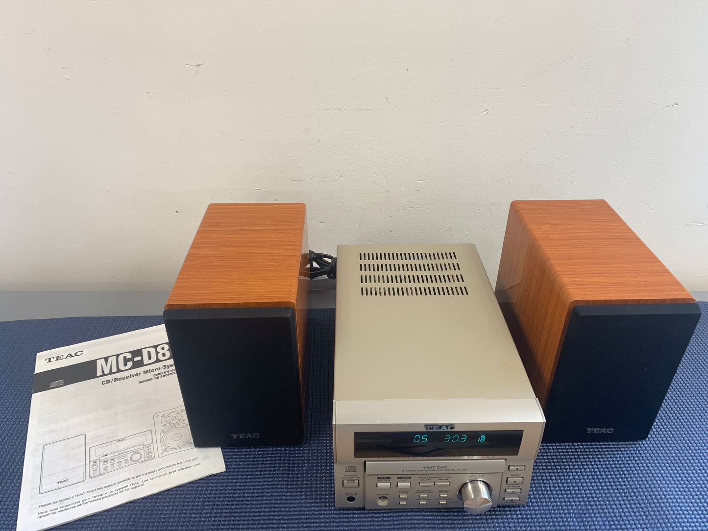 Teac MC-D80 * AM/FM/CD Mini Receiver * Speakers * Phono Input