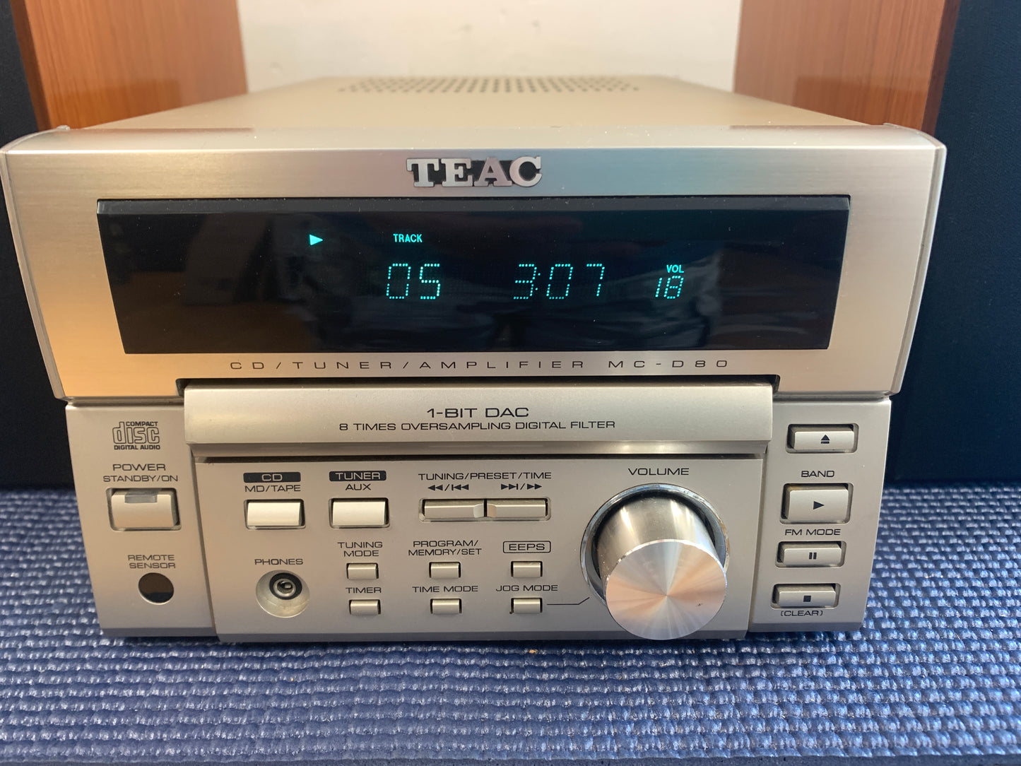 Teac MC-D80 * AM/FM/CD Mini Receiver * Speakers * Phono Input