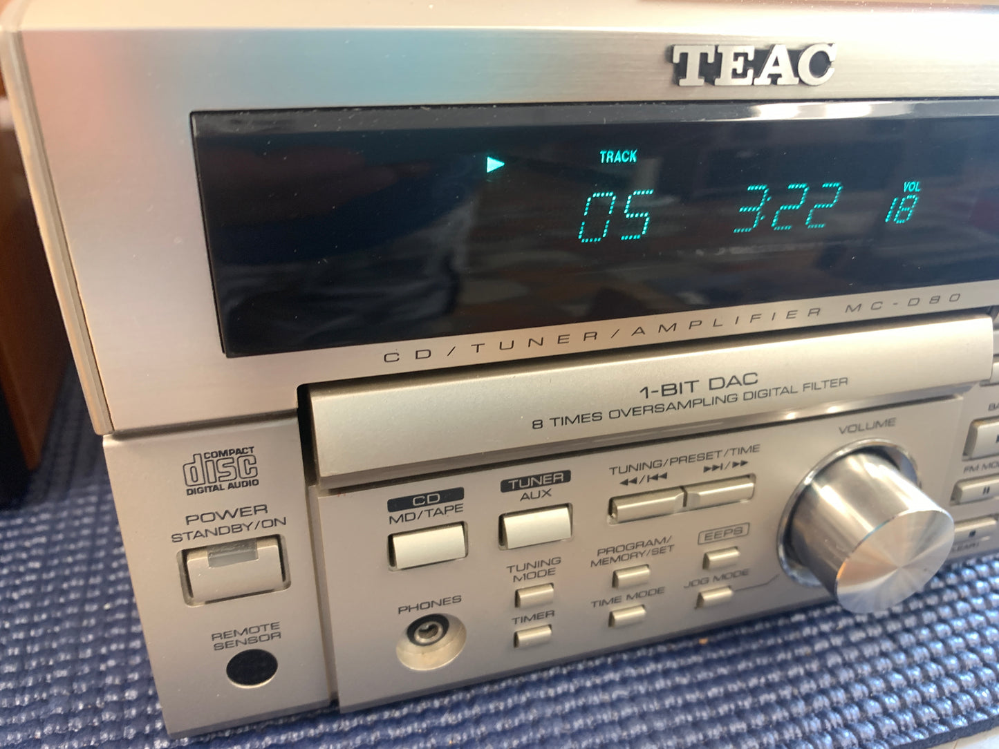 Teac MC-D80 * AM/FM/CD Mini Receiver * Speakers * Phono Input