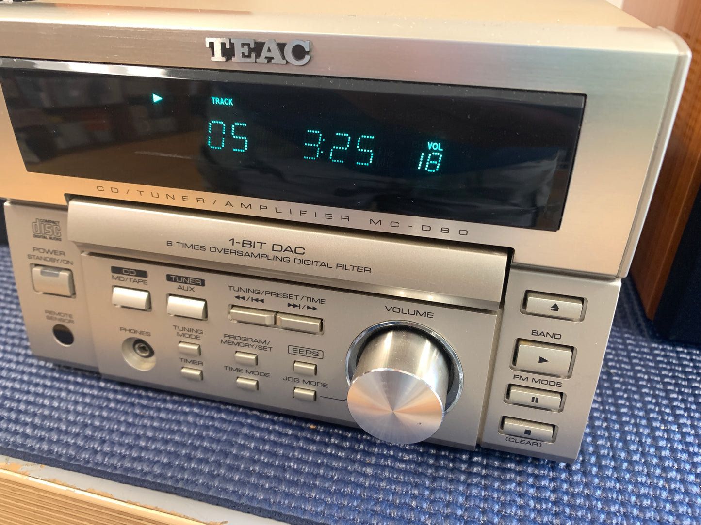 Teac MC-D80 * AM/FM/CD Mini Receiver * Speakers * Phono Input